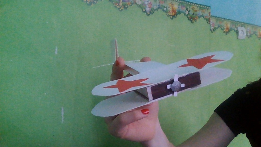 Как сделать самолет из картона (1)