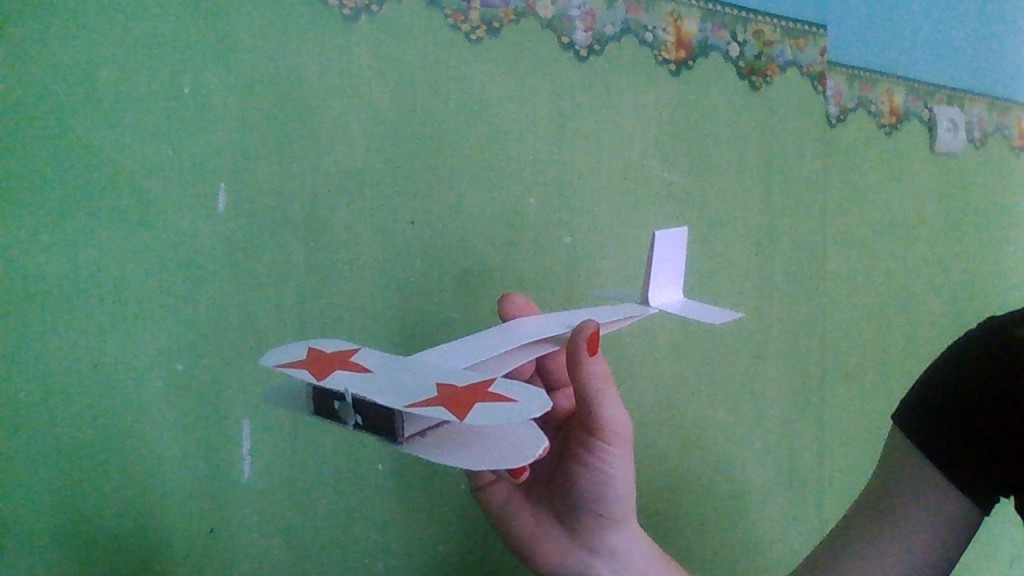 Как сделать самолет из картона (1)